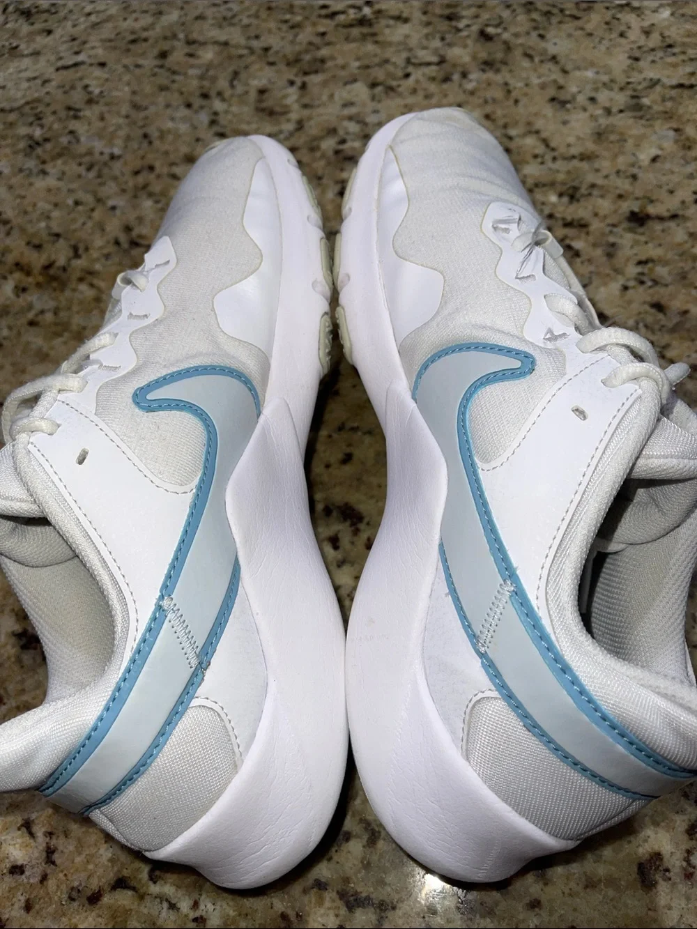Nike Legend Essential 2